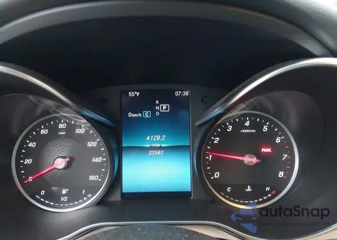 2019 Mercedes-Benz C 300 z USA, uszkodzony, nr VIN 55SWF8DB8KU304604